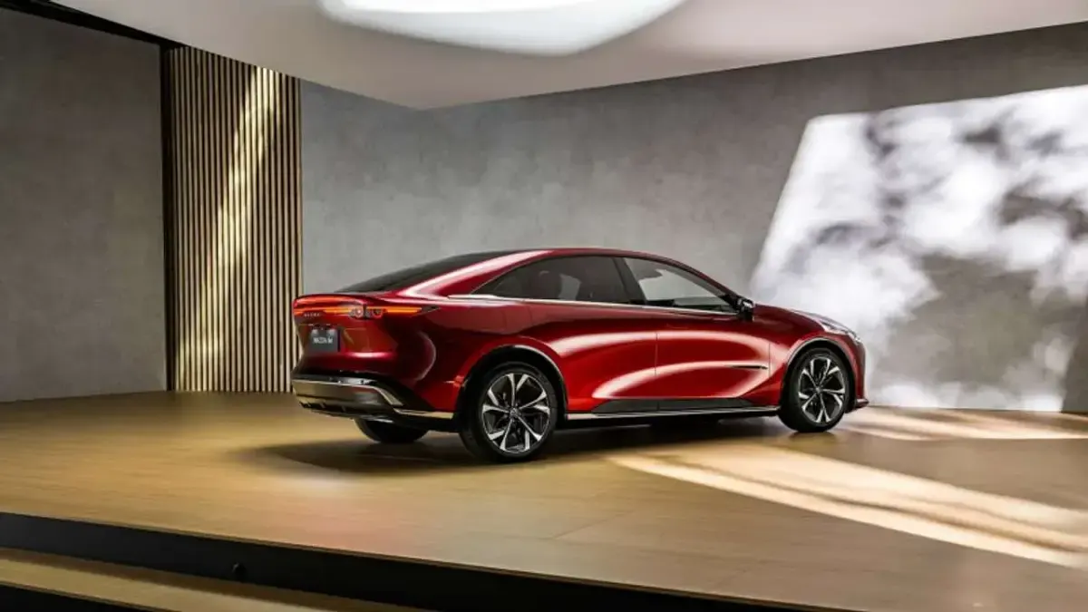 Nuova Mazda 6e Takumi-Line 180 kW (245 CV) 2025 Argento Berlina