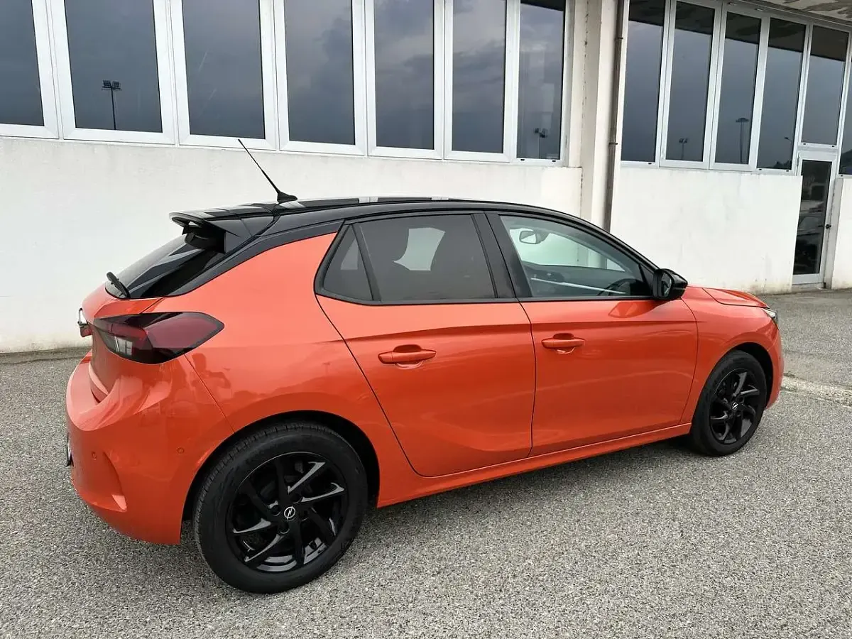 Usata Opel Corsa Design & Tech 75 CV (55 kW) 2023 Arancione Utilitaria
