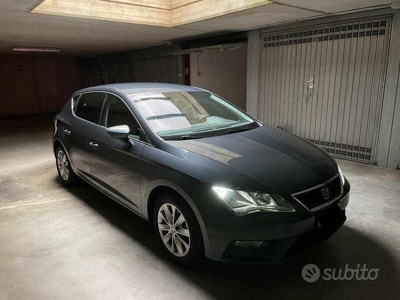 Grigio Usata 2019 Seat Leon XCELLENCE Tre volumi | 18.000 € (Molto cara) - Immagine 1/4
