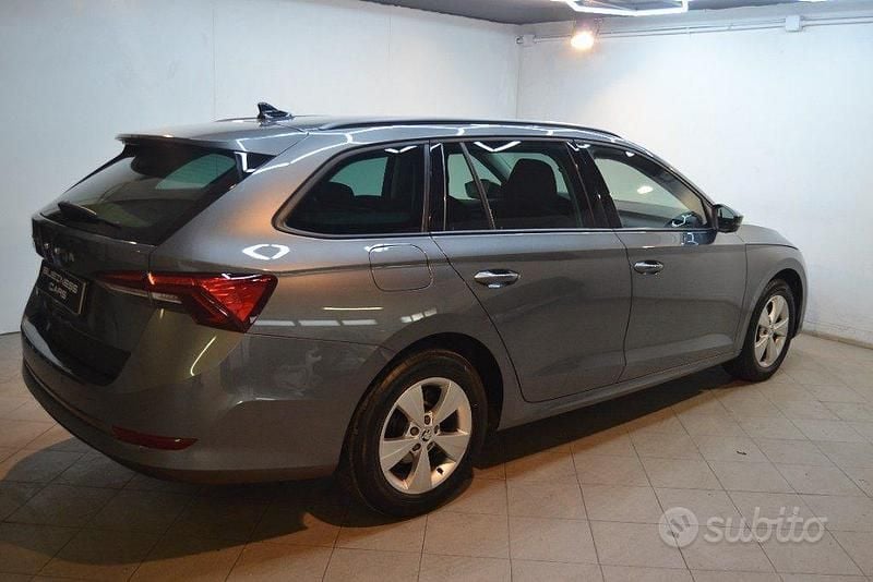 Usata Skoda Octavia Style 150 CV (110 kW) 2022 Grigio scuro Station wagon