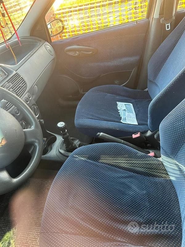 Usata Fiat Punto 80 CV (58 kW) 2000 Blu Berlina
