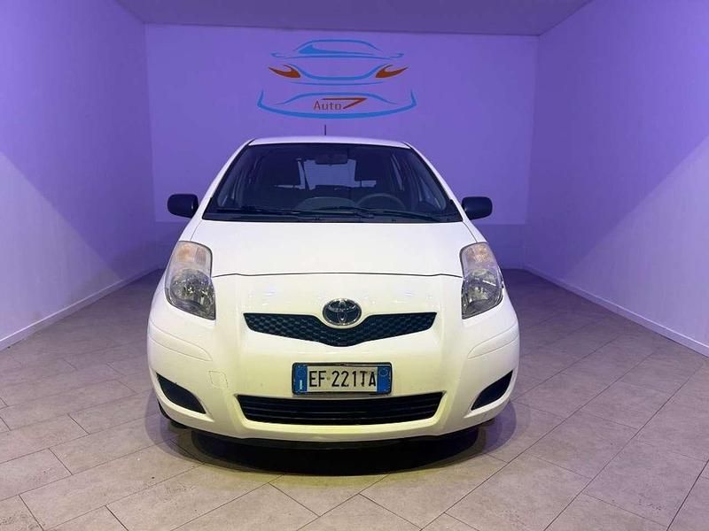 Usata Toyota Yaris 69 CV (50 kW) 2011 Bianco Berlina