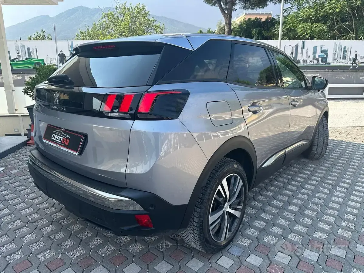 Usata Peugeot 3008 Allure 131 CV (96 kW) 2023 Grigio SUV