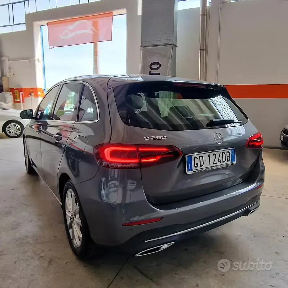 Usata Mercedes B200 Premium 163 CV (119 kW) 2020 Grigio Utilitaria