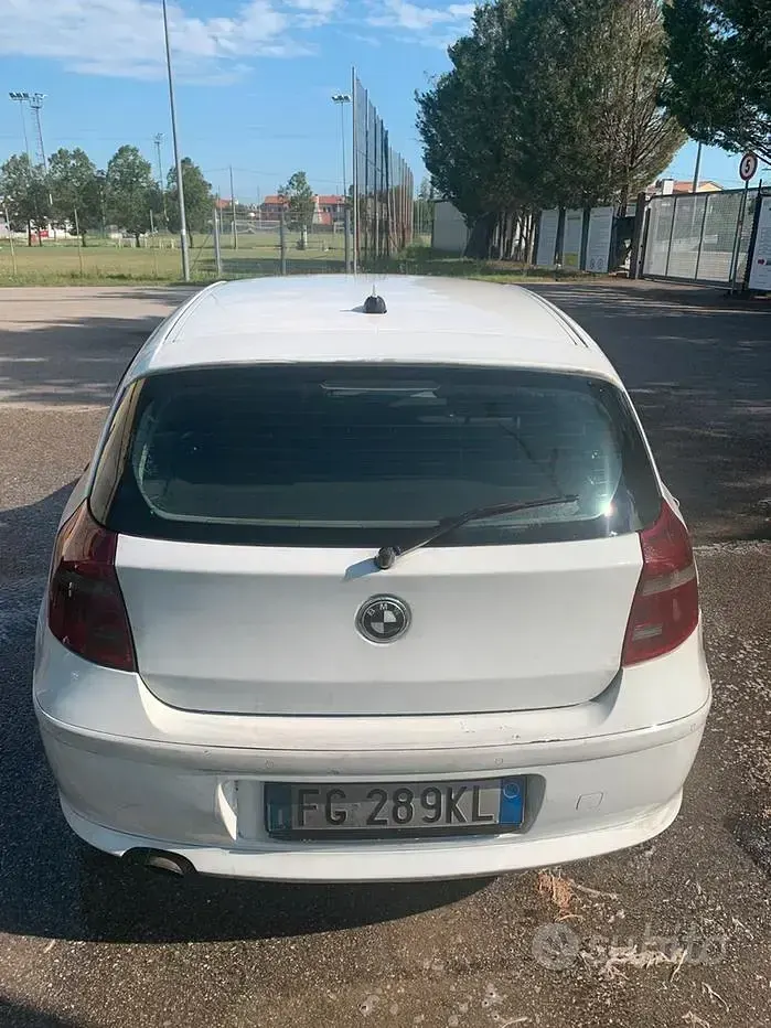 Usata BMW 118 143 CV (105 kW) 2010 Bianco Utilitaria