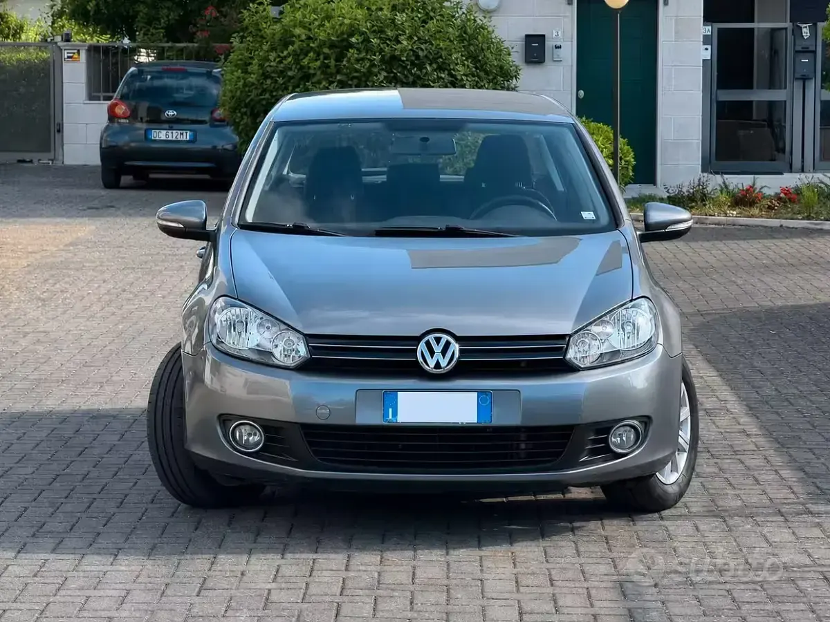 Usata VW Golf VI Comfortline 105 CV (77 kW) 2010 Grigio Utilitaria