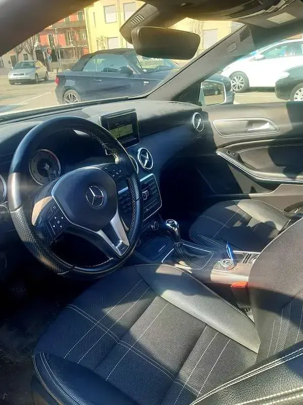Usata Mercedes A180 AMG 109 CV (80 kW) 2014 Bianco Berlina