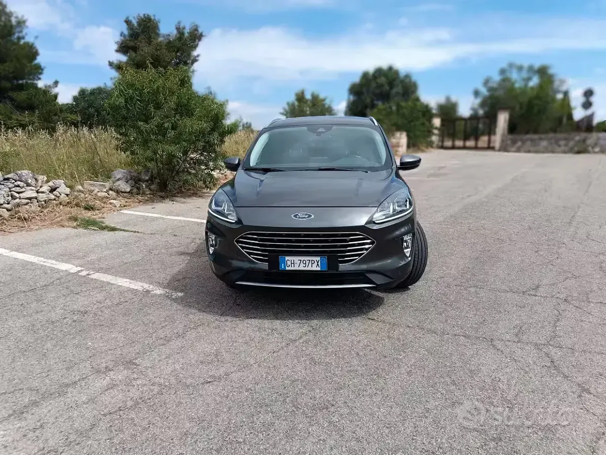 Usata Ford Kuga Titanium 120 CV (88 kW) 2021 Grigio SUV
