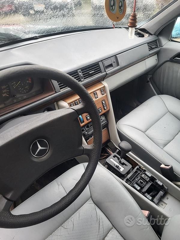 Usata Mercedes E300 231 CV (169 kW) 1990 Blu Station wagon