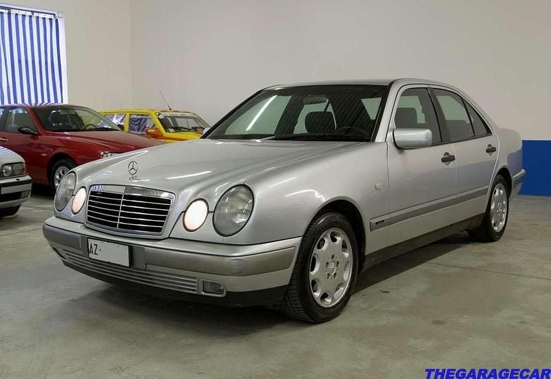 Usata Mercedes E280 204 CV (150 kW) 1998 Argento Berlina