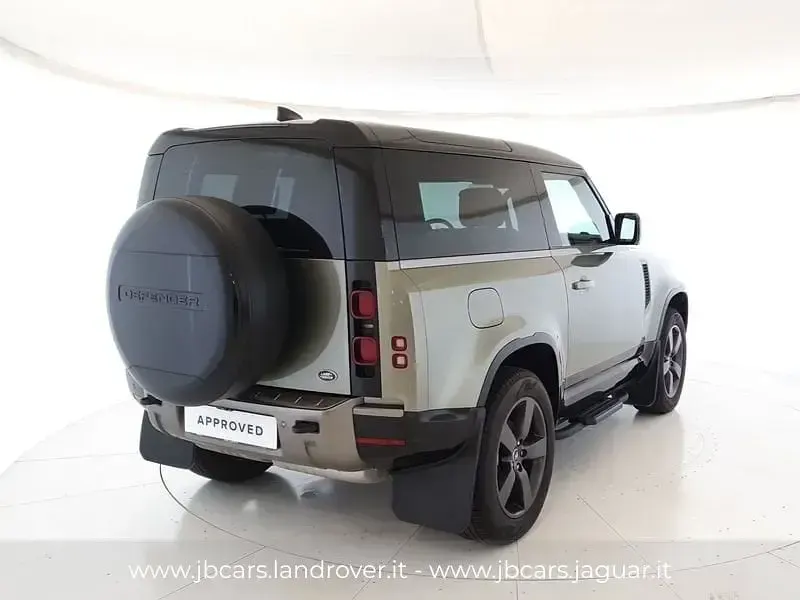 Käytetty Land Rover Defender HSE Dynamic 200 HP (147 kW) 2022 Vihreä Katumaasturi