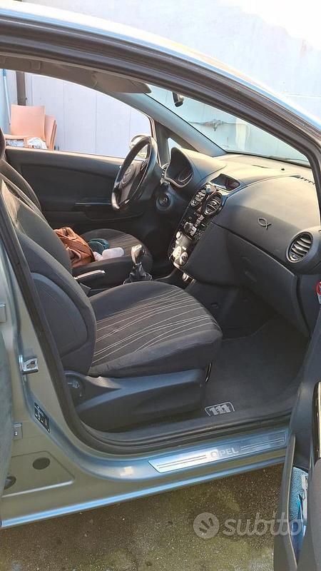 Usata Opel Corsa 69 CV (50 kW) 2010 Utilitaria