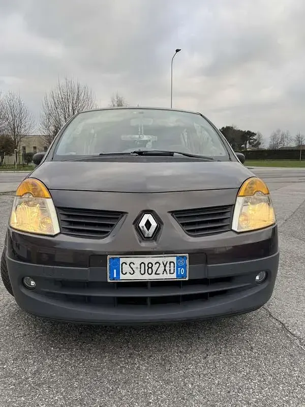 Usata Renault Modus Privilege 75 CV (55 kW) 2005 Marrone Monovolume