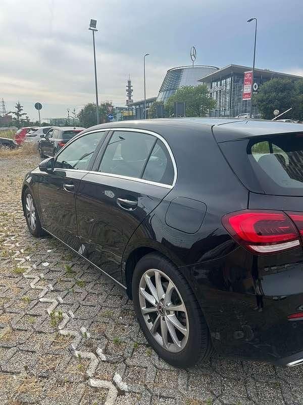 Usata Mercedes A180 116 CV (85 kW) 2019 Nero Berlina