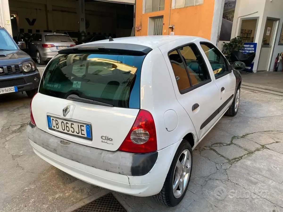 Brugt Renault Clio II Expression+ 65 HK (47 kW) 2002 Hvid Sedan