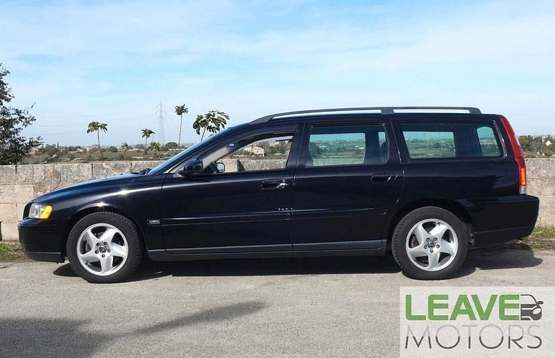 Usata Volvo V70 Momentum 163 CV (119 kW) 2005 Nero Station wagon