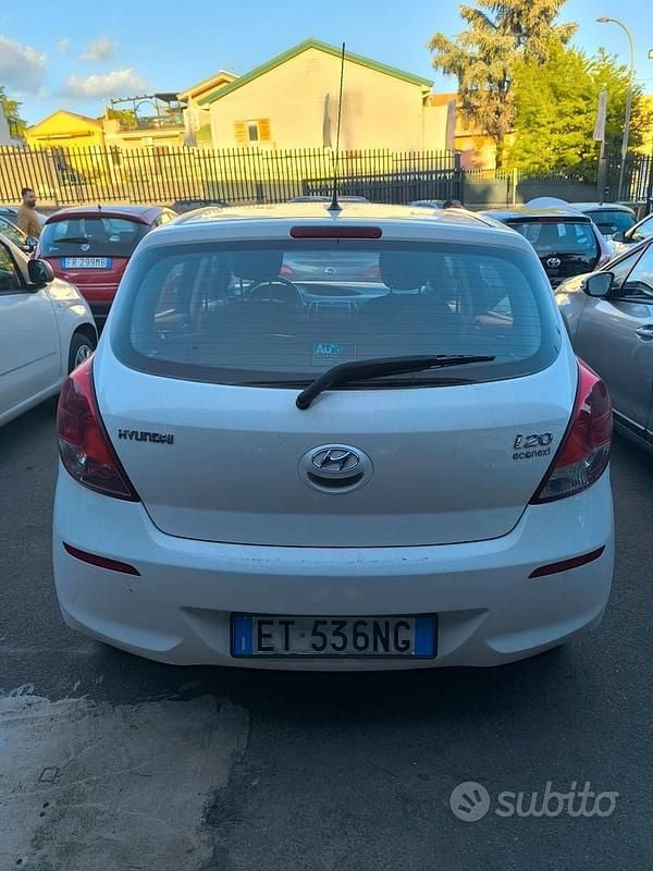 Usata Hyundai i20 Edition 86 CV (63 kW) 2014 Bianco Utilitaria