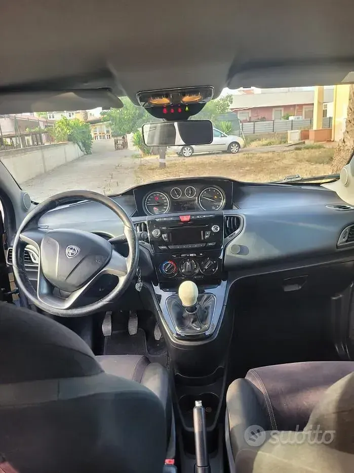 Usata Lancia Ypsilon 69 CV (50 kW) 2011 Grigio Utilitaria