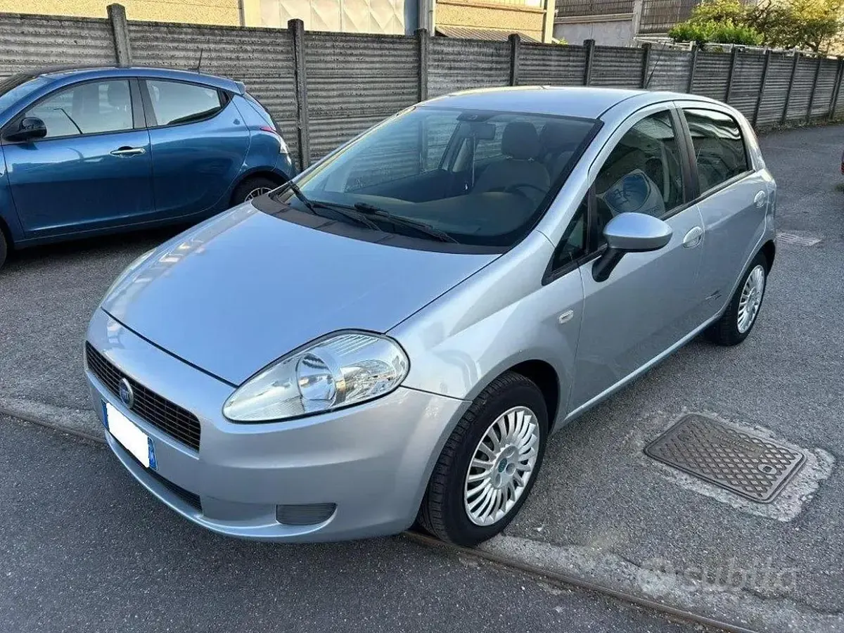 Usata Fiat Grande Punto 65 CV (47 kW) 2006 Grigio Utilitaria