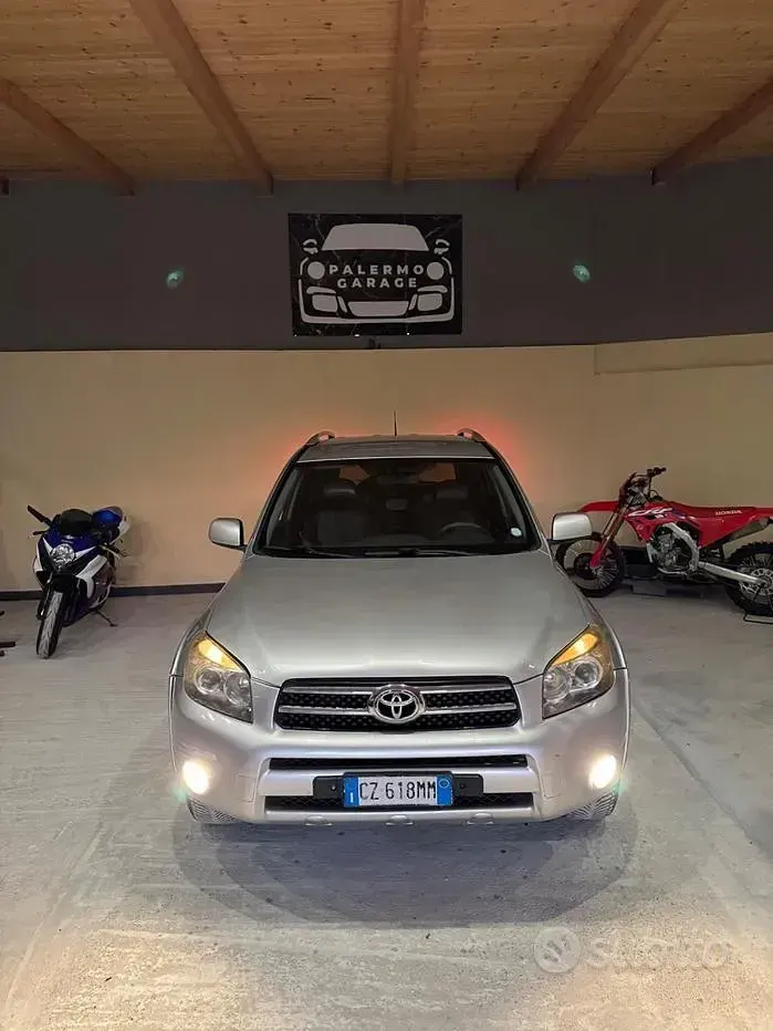 Usata Toyota RAV4 Luxury 177 CV (130 kW) 2006 SUV