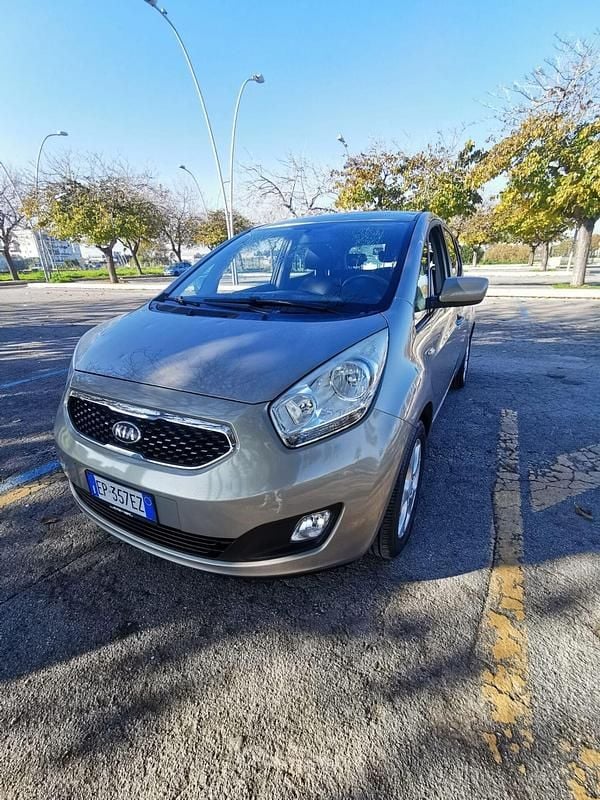 Usata Kia Venga 90 CV (66 kW) 2012 Marrone Utilitaria