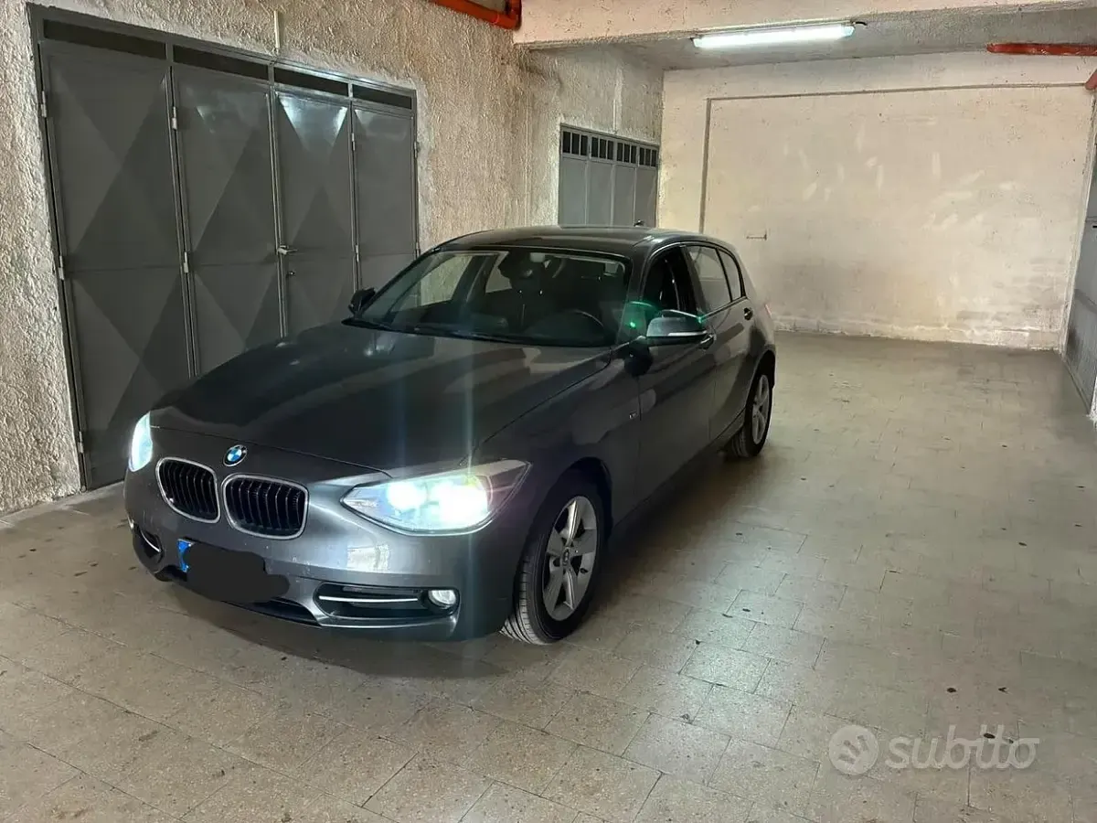 Usata BMW 118 Sport Line 150 CV (110 kW) 2015 Grigio Utilitaria