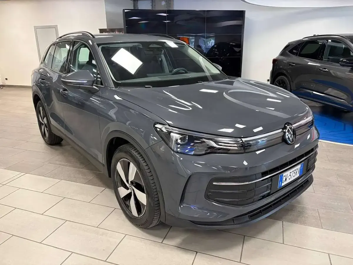 Usata VW Tiguan Life 150 CV (110 kW) 2024 Grigio scuro metallizzato SUV
