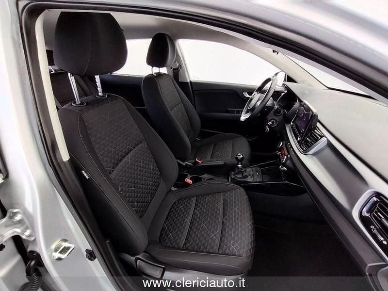 Usata Kia Rio Style 83 CV (61 kW) 2022 Argento Berlina