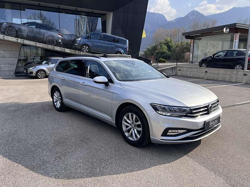 Usata VW Passat Executive 150 CV (110 kW) 2020 Argento Station wagon