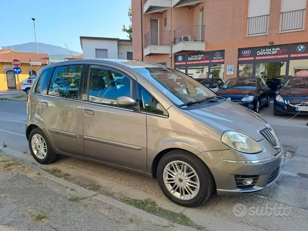 Usata Lancia Musa 101 CV (74 kW) 2008 Marrone Monovolume