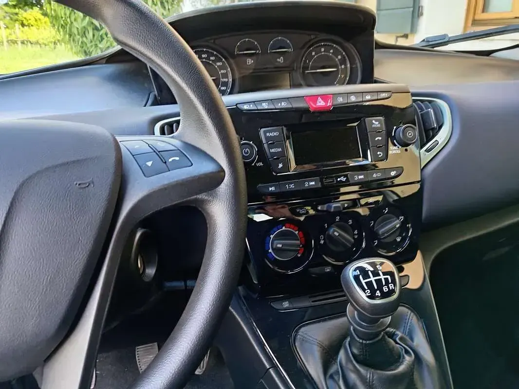 Usata Lancia Ypsilon S 69 CV (50 kW) 2024 Bianco Utilitaria