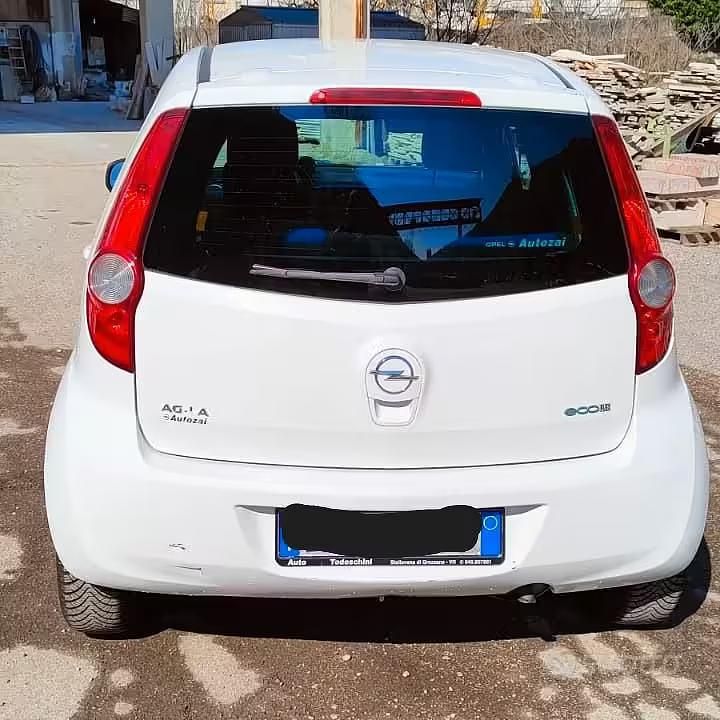Usata Opel Agila 65 CV (47 kW) 2008 Bianco Utilitaria