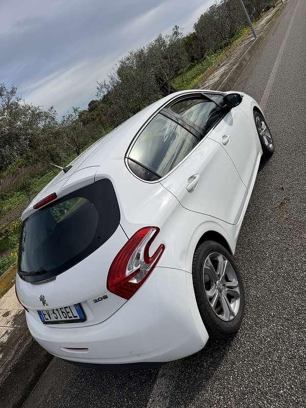 Usata Peugeot 208 Allure 82 CV (60 kW) 2015 Utilitaria
