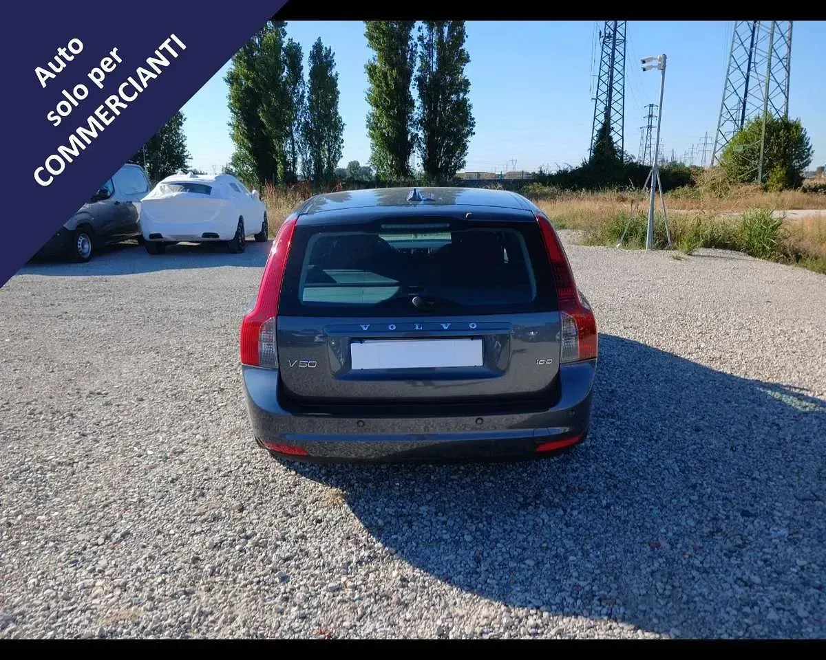 Usata Volvo V50 109 CV (80 kW) 2010 Grigio metalizzato chiaro Station wagon