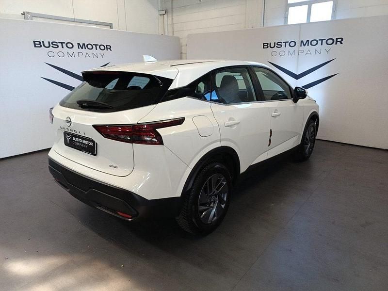Usata Nissan Qashqai Acenta 140 CV (102 kW) 2022 Bianco / metallizzato SUV
