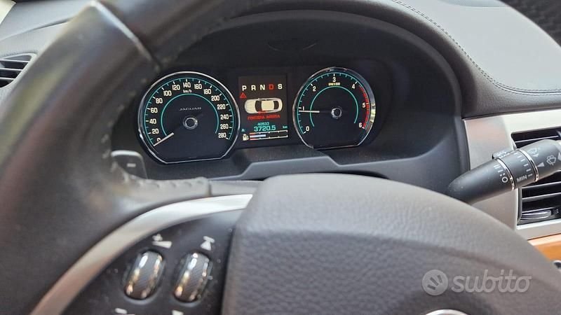 Usata Jaguar XF Luxury 240 CV (176 kW) 2014 Nero Berlina