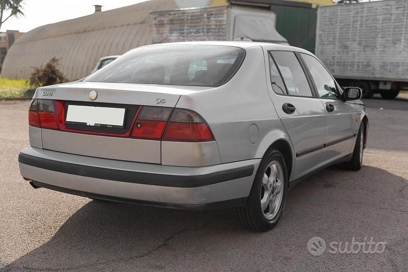 Usata Saab 9-5 150 CV (110 kW) 1997 Grigio Berlina