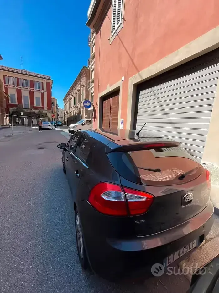 Begagnad Kia Rio 85 HK (62 kW) 2015 Grå Sedan