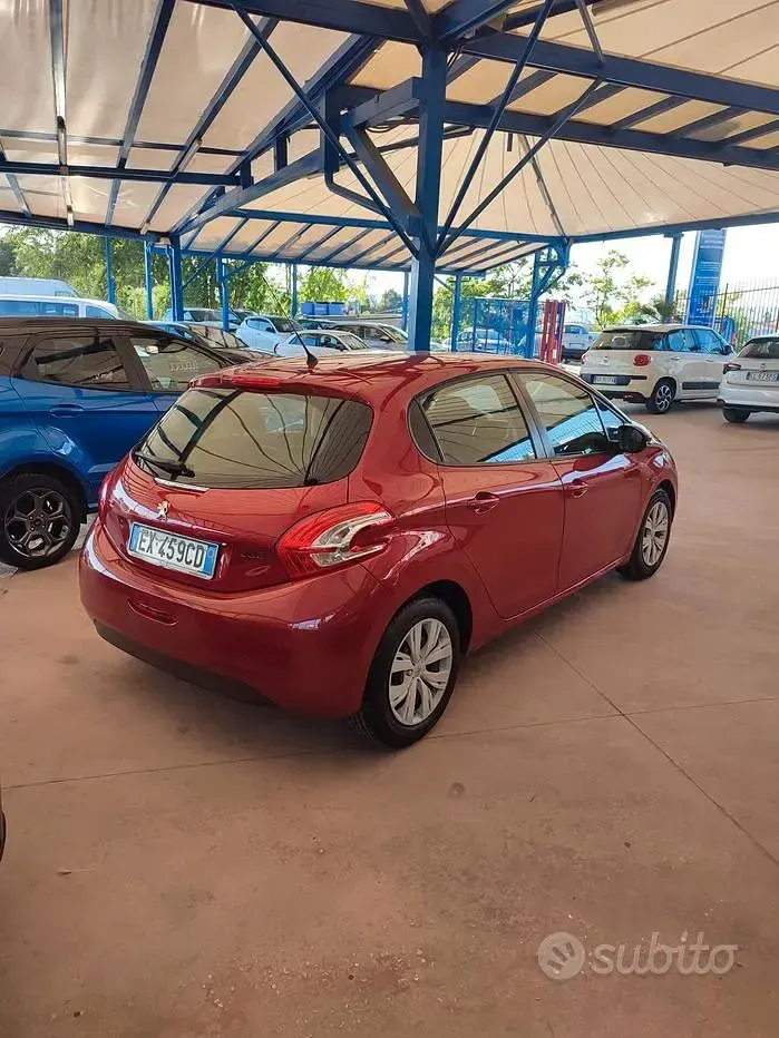 Usata Peugeot 208 Business-Line 68 CV (50 kW) 2014 Rosso Utilitaria