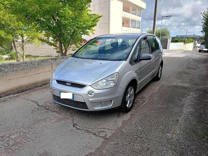 Usata Ford S-MAX Titanium 140 CV (102 kW) 2008 Argento Monovolume