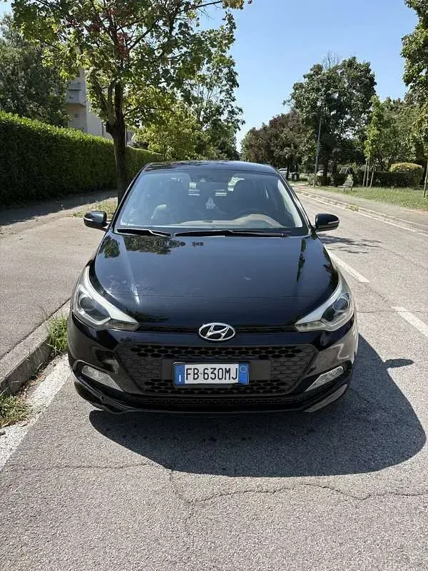 Usata Hyundai i20 75 CV (55 kW) 2015 Nero Utilitaria