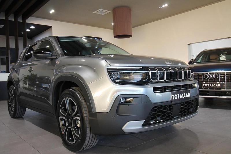 Grigio Nuova 2025 Jeep Avenger Summit SUV | 25.900 € (Buon prezzo) - Immagine 1/4