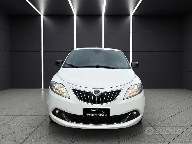Usata Lancia Ypsilon Gold 69 CV (50 kW) 2013 Bianco Utilitaria