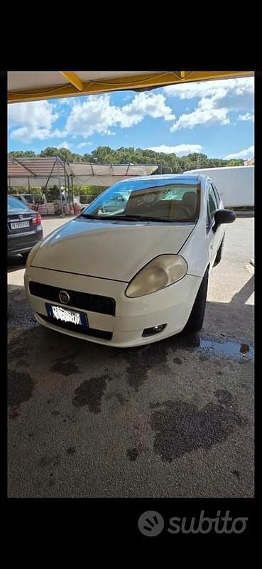 Usata Fiat Grande Punto Dynamic 90 CV (66 kW) 2008 Bianco Utilitaria