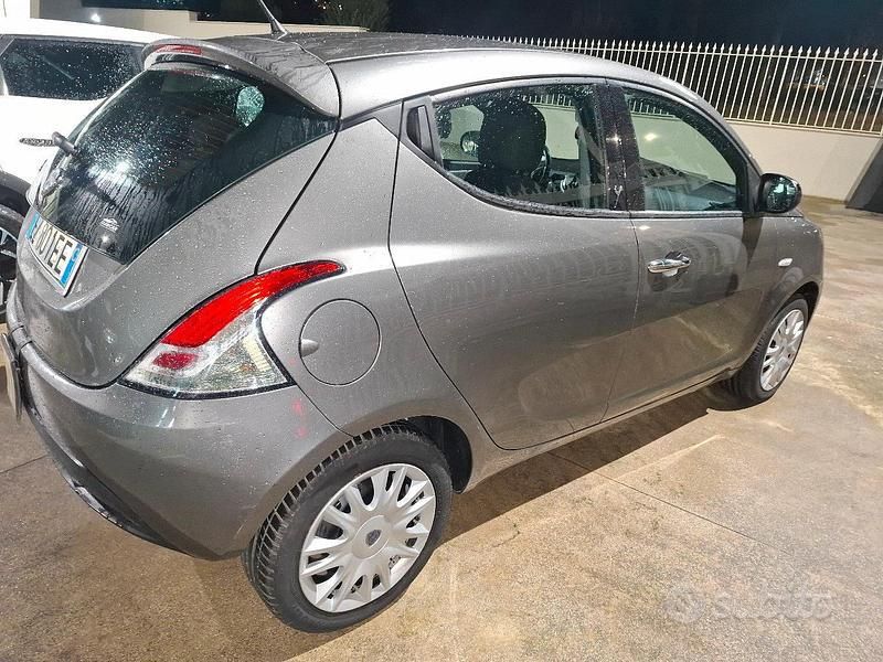 Usata Lancia Ypsilon 69 CV (50 kW) 2015 Utilitaria