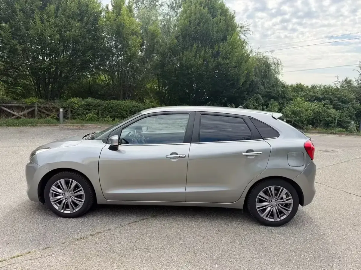 Usata Suzuki Baleno 89 CV (65 kW) 2018 Argento Utilitaria