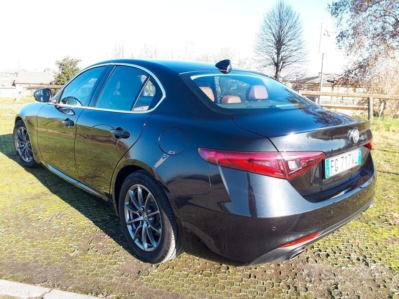 Usata Alfa Romeo Giulia 180 CV (132 kW) 2016 Nero Berlina