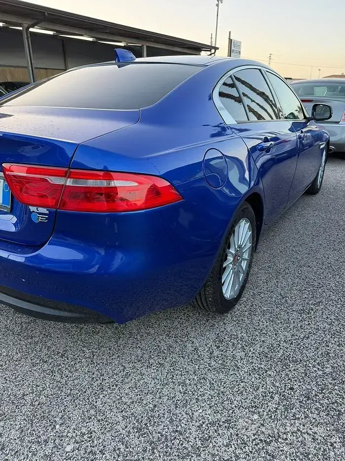 Usata Jaguar XE 163 CV (119 kW) 2018 Blu Berlina