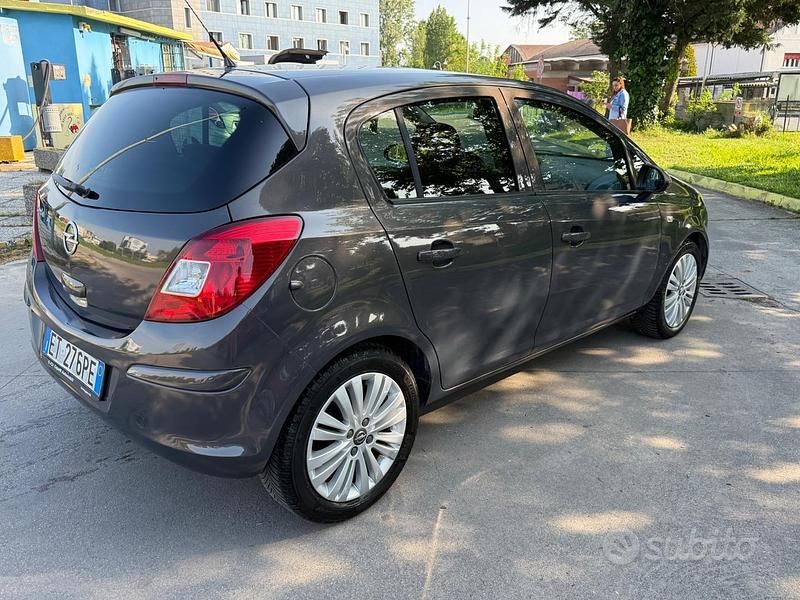 Usata Opel Corsa 86 CV (63 kW) 2013 Grigio Utilitaria