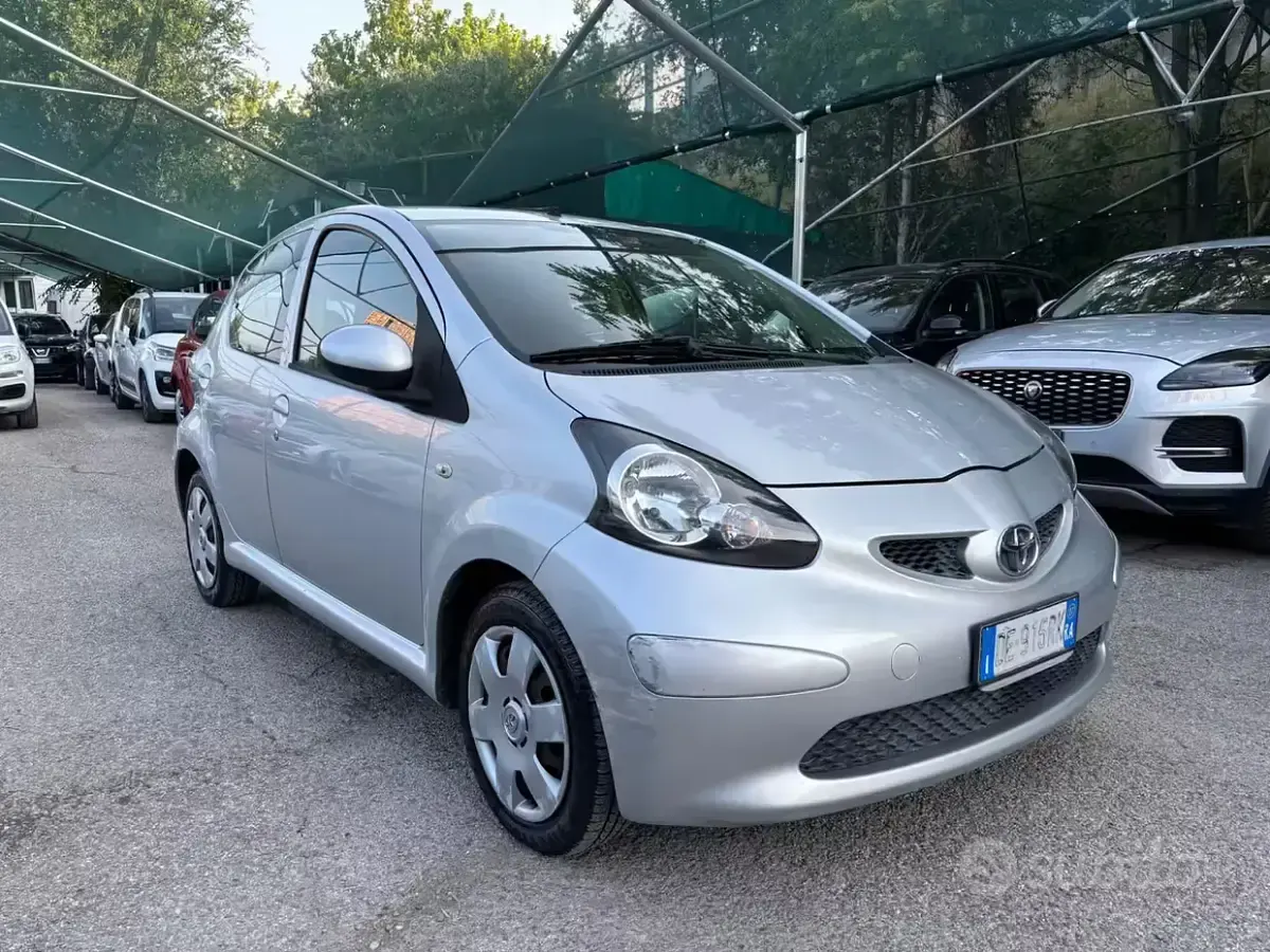 Usata Toyota Aygo Sol 54 CV (39 kW) 2007 Grigio Utilitaria